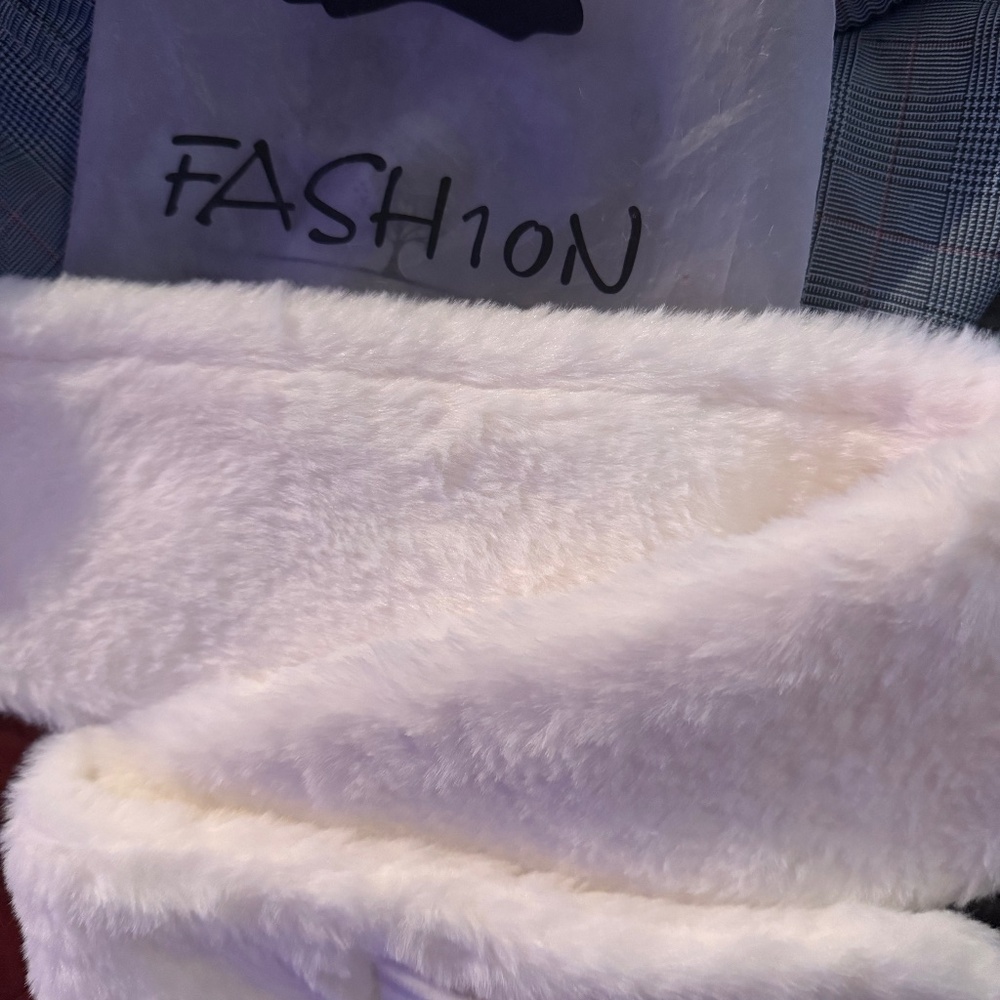 Faux Fur Scarf w/ Pearl Clasp | Women’s | New w/o Tags